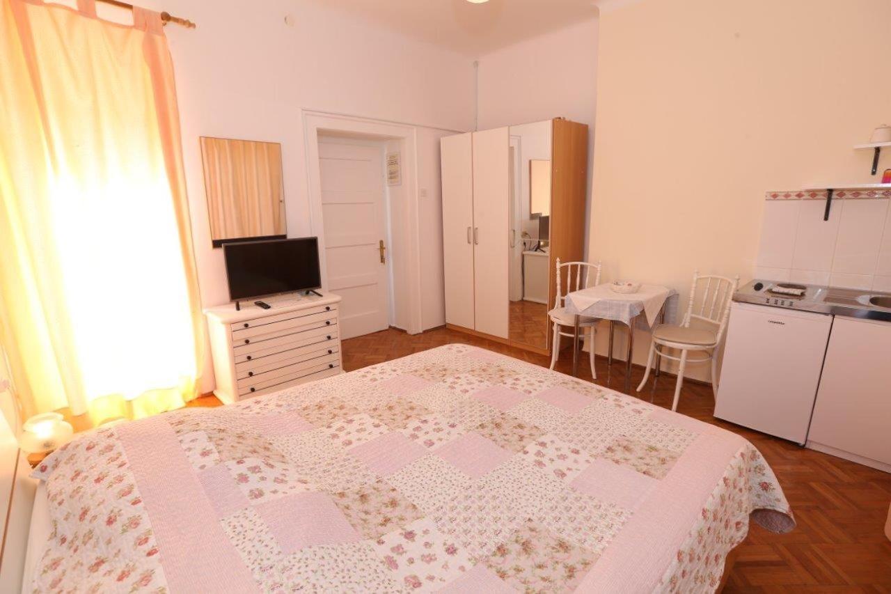 Studio Apartments Cavrak With Terrace Baška Buitenkant foto