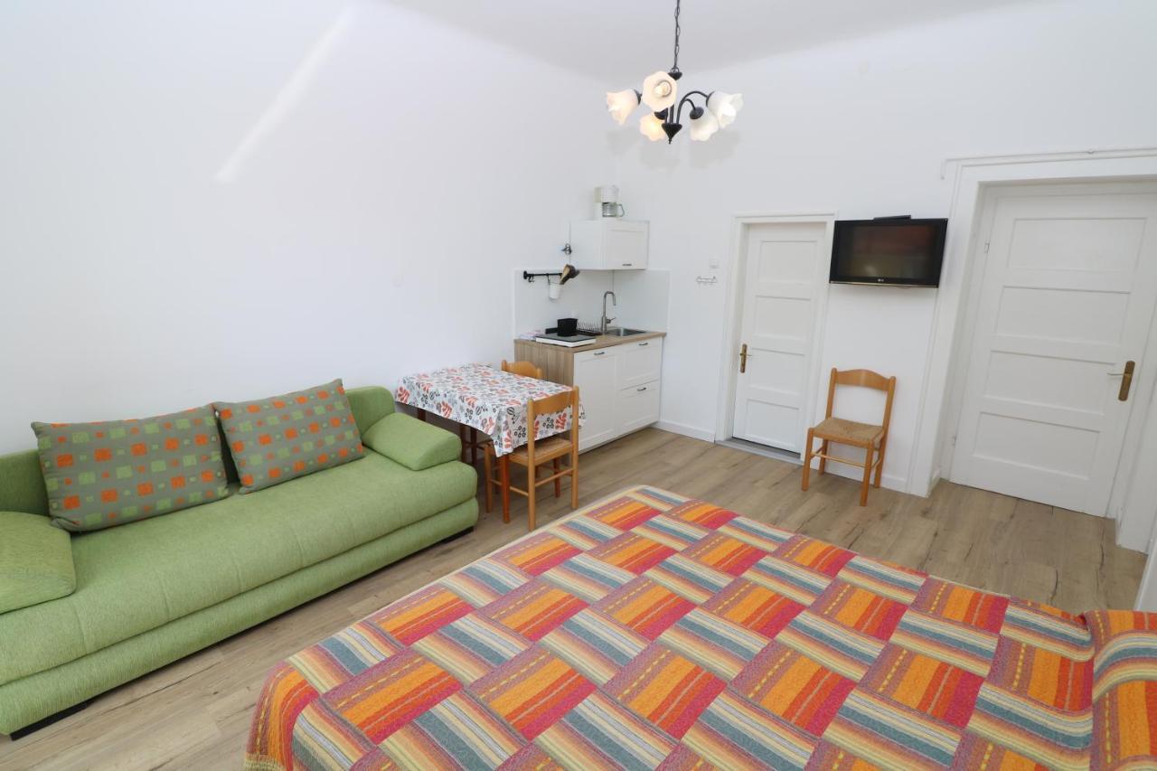 Studio Apartments Cavrak With Terrace Baška Buitenkant foto
